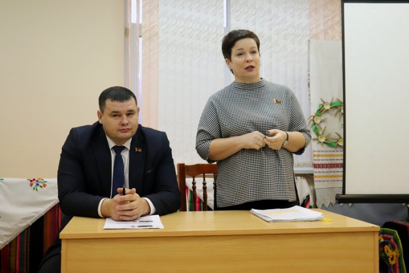 Депутат Палаты представителей Национального собрания Надежда Хальцова встретилась с жителями агрогородка Деречин